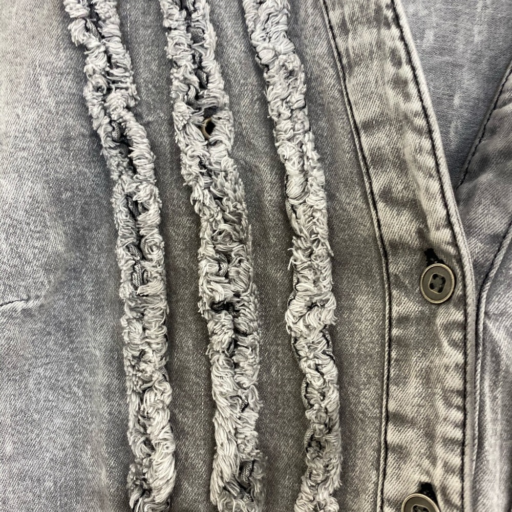 Decree Gray Ruffle Denim Button Down Top Medium - Picture 3 of 5